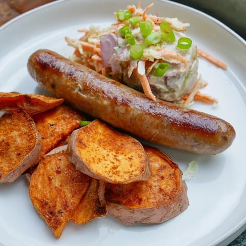 Ofenbratwürste mit Sauerkrautslaw